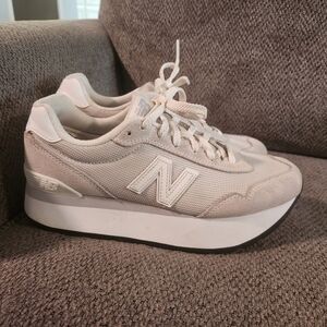 New Balance Women's Sneakers - Cream